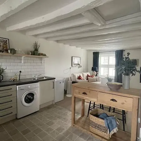 Nestled In アパート