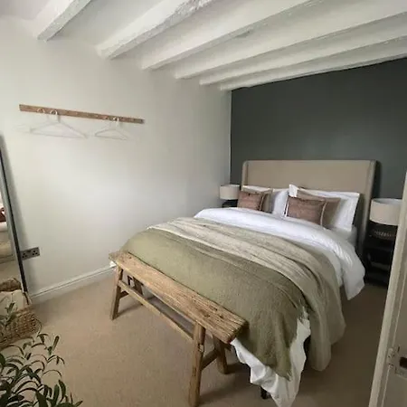 Nestled In Apartament